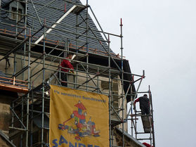Abbau des Gerüstes an der Südseite (Foto: Karl-Franz Thiede)